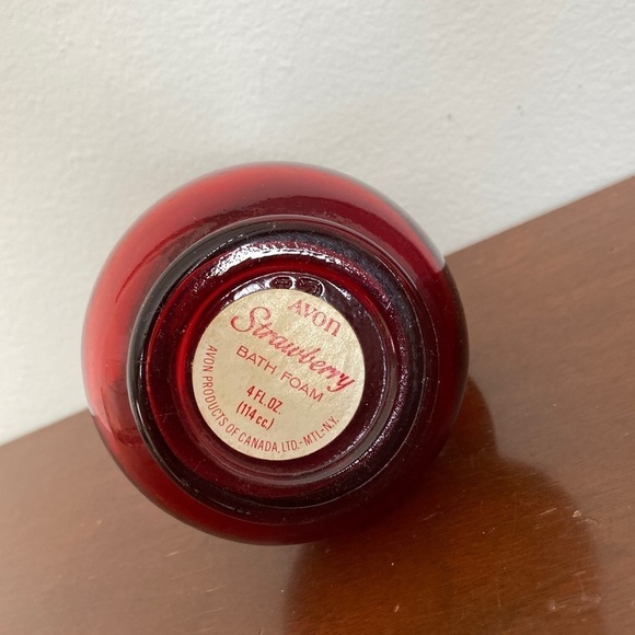 Vintage Avon Strawberry Bath Foam Cruet. - Picture 3 of 3